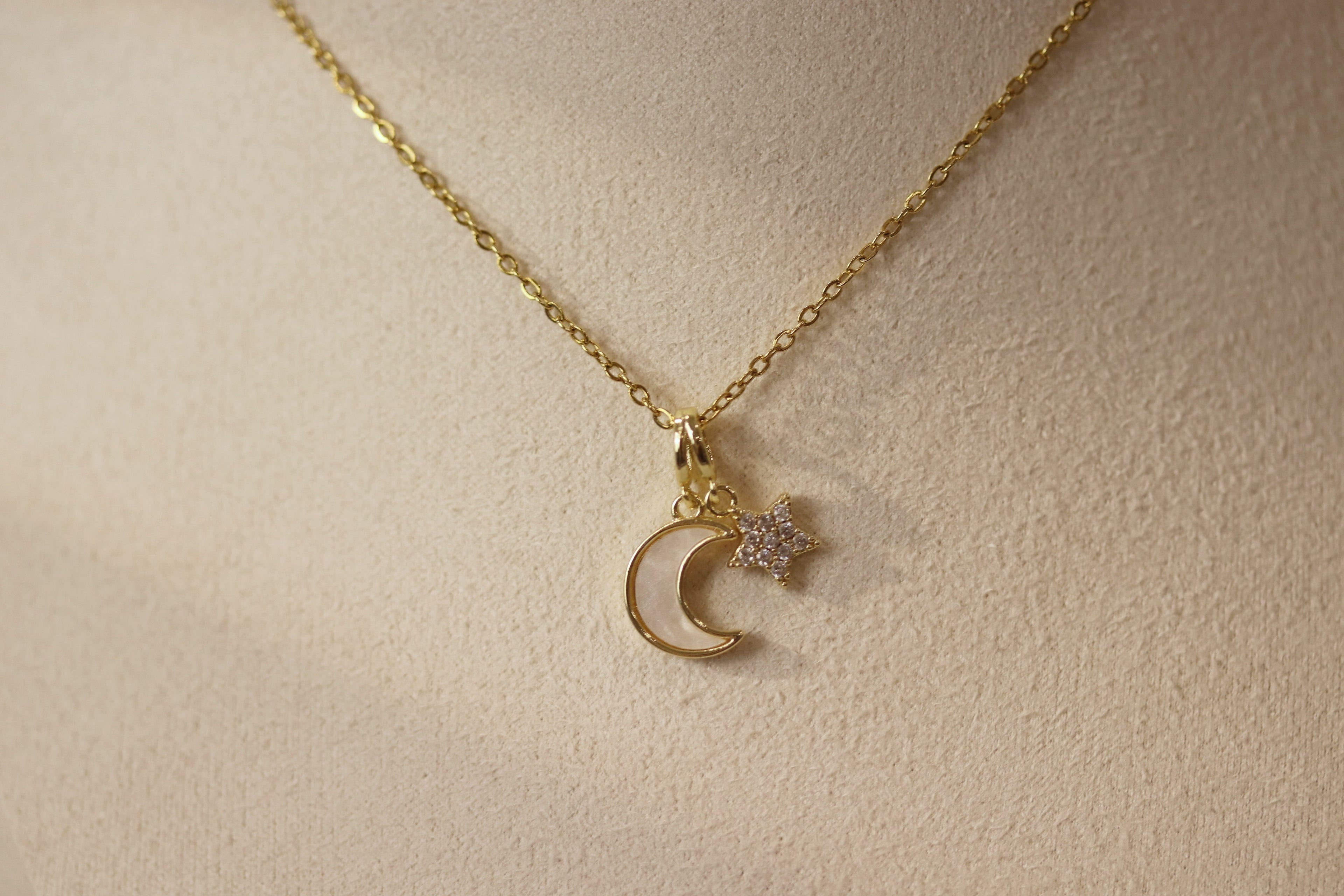 Collier Lune et Étoile Scintillants