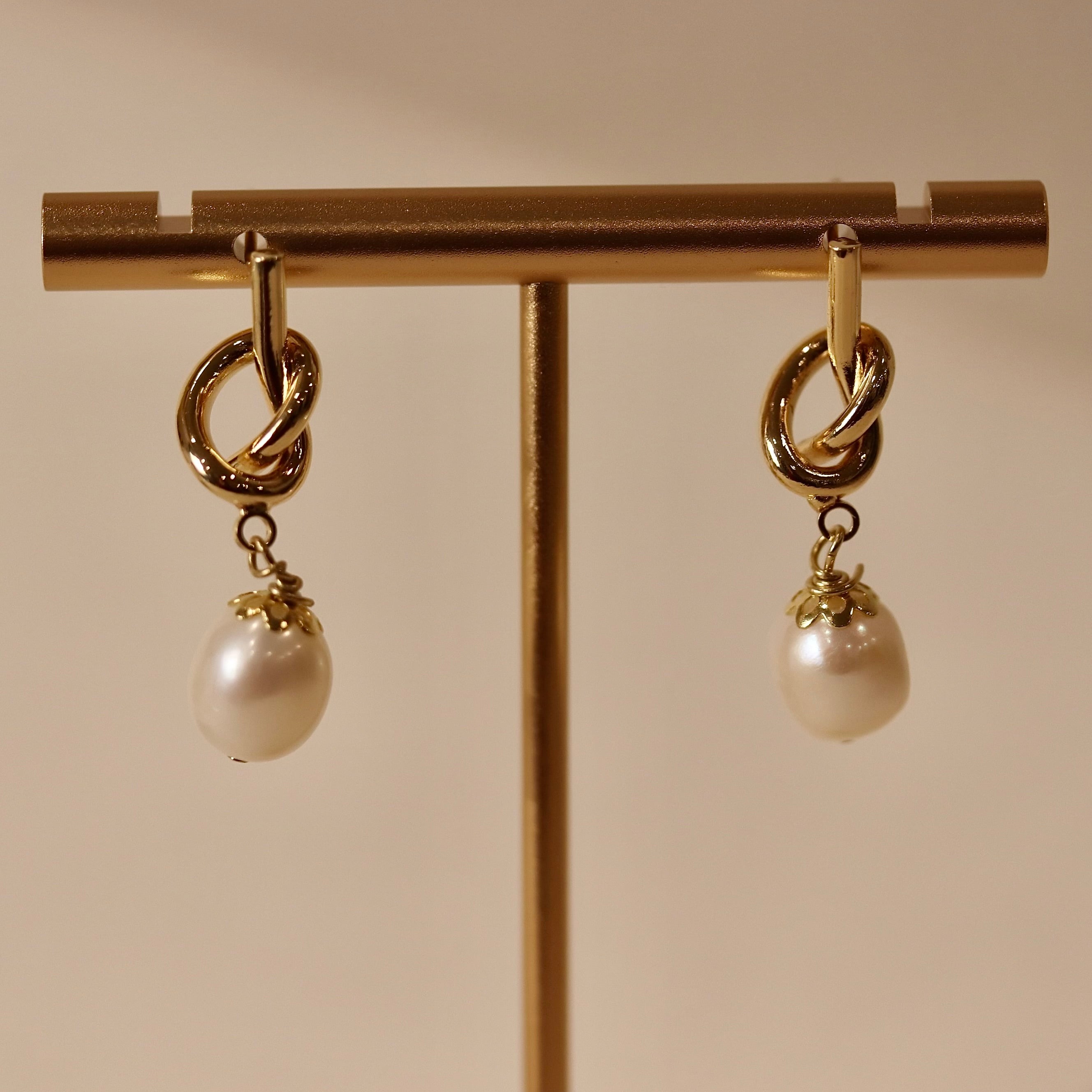 Twisted Pearls Earrings
