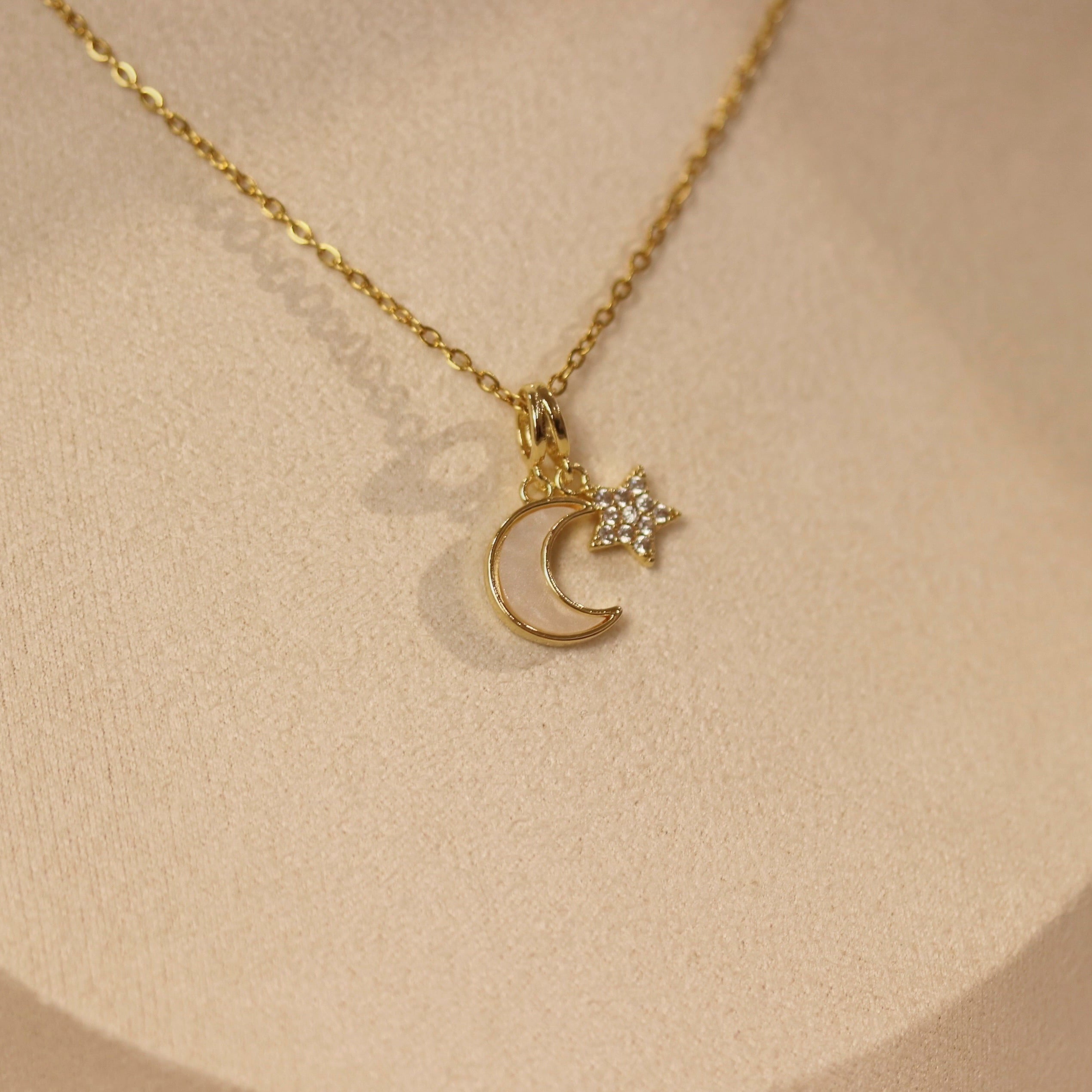 Collier Lune et Étoile Scintillants