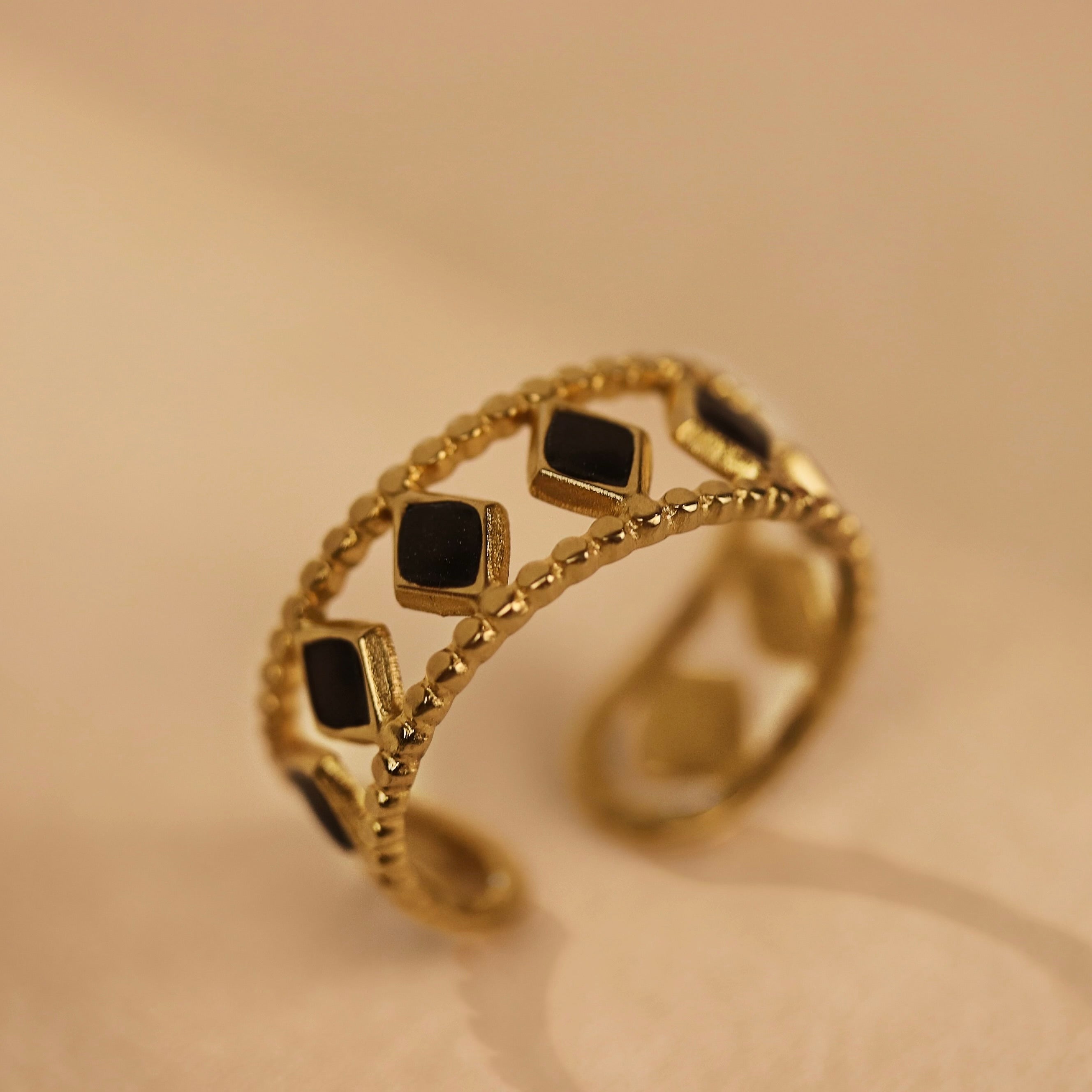 Black Lattice Ring