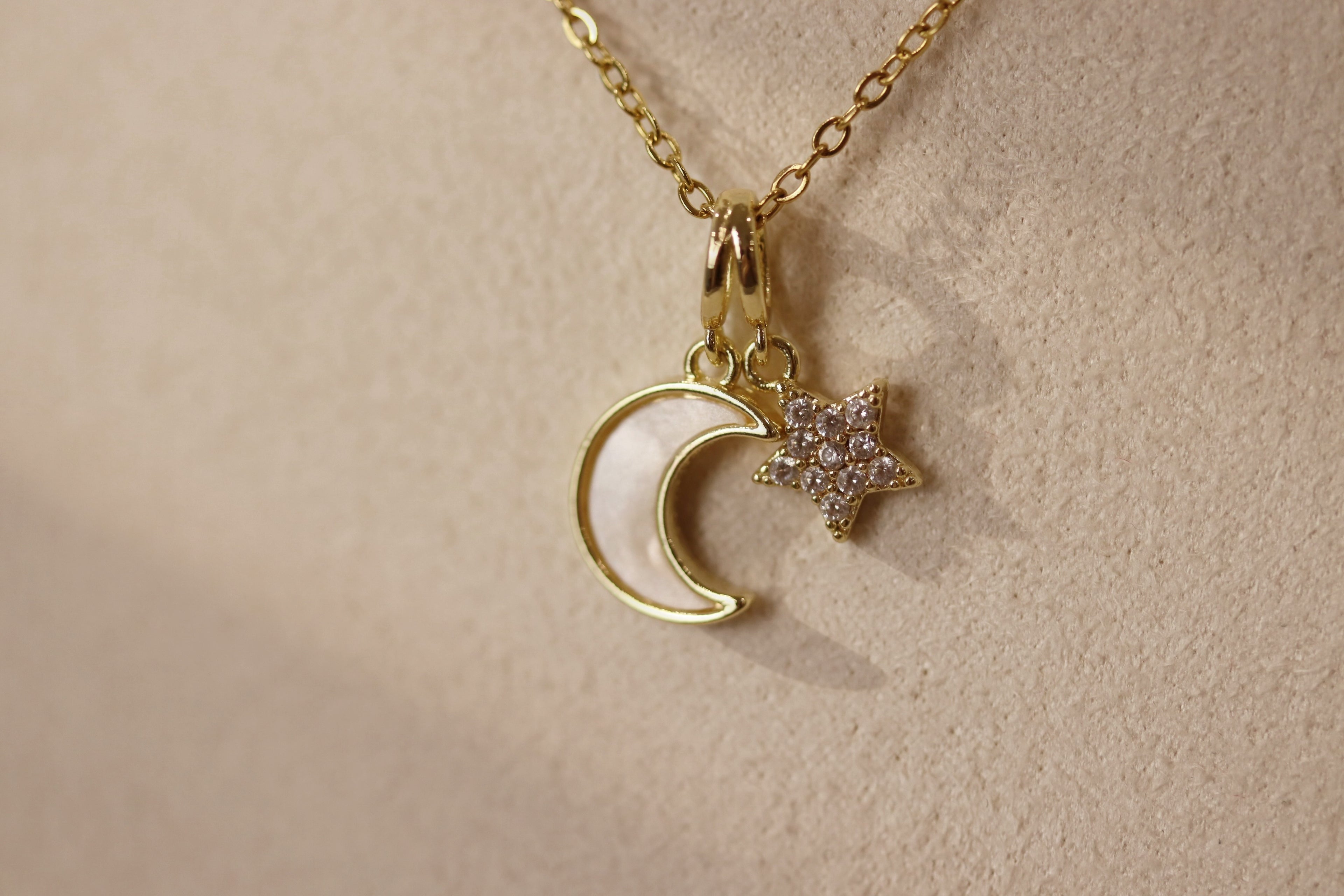 Collier Lune et Étoile Scintillants