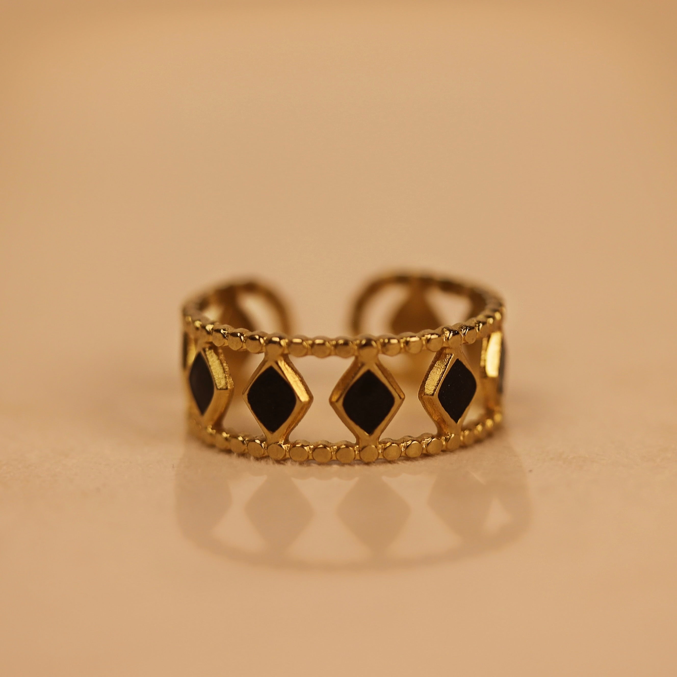 Black Lattice Ring